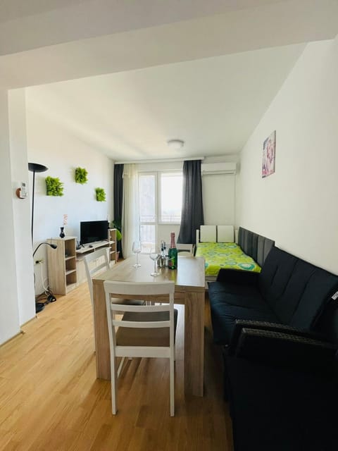 Апартамент широк център варна15 минути до центъра Apartment in Varna