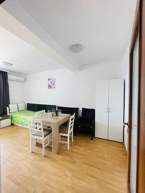 Апартамент широк център варна15 минути до центъра Apartment in Varna