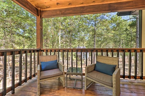 Modern Broken Bow Cabin, Near Lake and Wineries Haus in Broken Bow