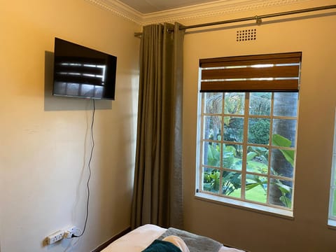 Safari Deluxe Rooms - elegant rooms with access to beautiful garden & pool Vacation rental in Roodepoort