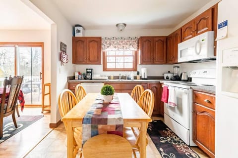 Cheerful Pocono home away from home House in Tunkhannock Township