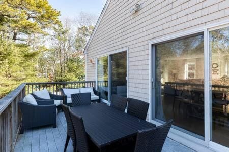 Cape Escape - Autumn Golfing & Walk to The Bay! House in Mashpee