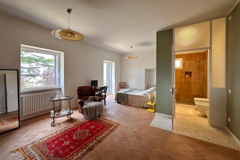 Bathroom, TV and multimedia, Photo of the whole room, Bedroom