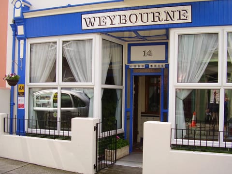 Weybourne Guest House Bed and Breakfast in Tenby