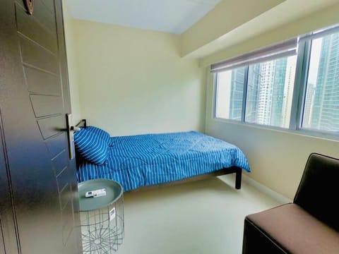 City View 2BR Loft at Fort Victoria BGC FREE WIFI & Netflix Apartment in Makati