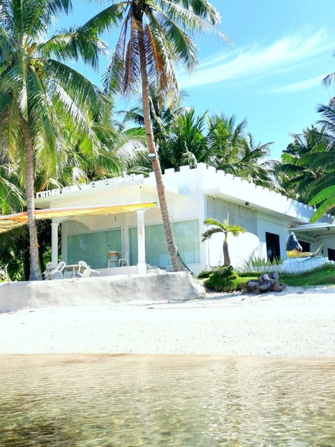 BEACH FRONT WHITE HOUSE VILLA Villa in Northern Mindanao