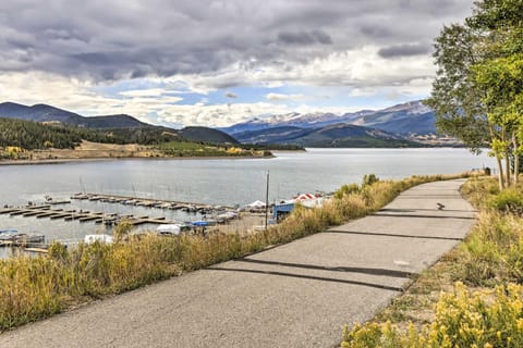 Lakefront Dillon Condo with Mountain Views! Apartment in Dillon