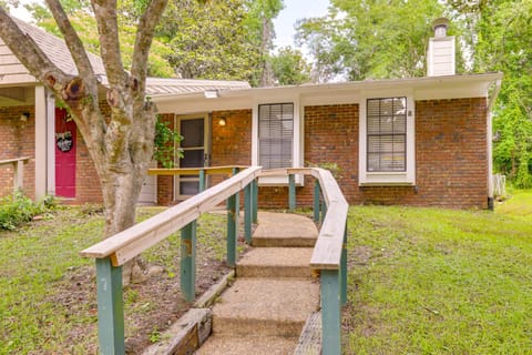 Pet-Friendly Home Near Dtwn Tallahassee! House in Tallahassee