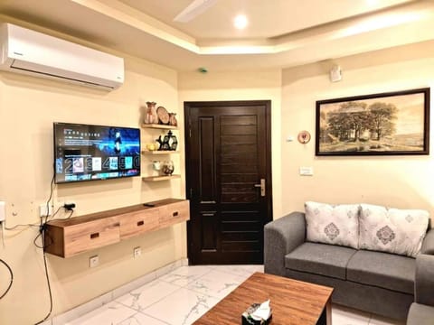 Comfortable & Lovely 1 Bed Apt In Bahria Town Apartment in Islamabad