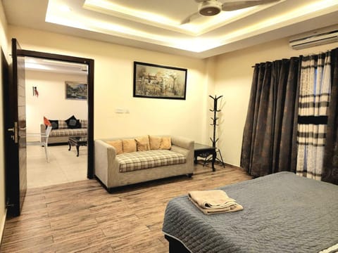 Bright & Beautiful 1 Bed Apt In Bahria Town Eigentumswohnung in Islamabad