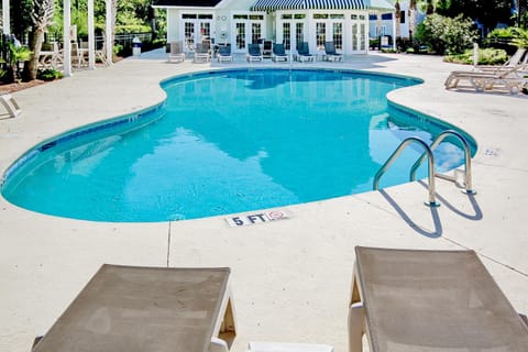 Paradise on the Course-303 Apartment in Carolina Forest