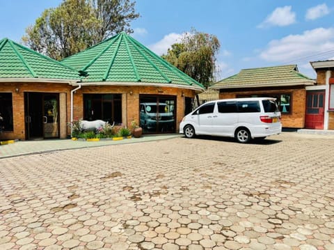 Happy Rhino Lodge Hotel in Arusha