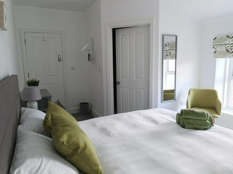 Victorian Renovation Room 5 Bed and Breakfast in Liverpool