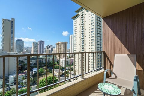 Studio Unit at the Royal Garden, in Waikiki ワイキキ・ロイヤルガーデン Apartment hotel in McCully-Moiliili