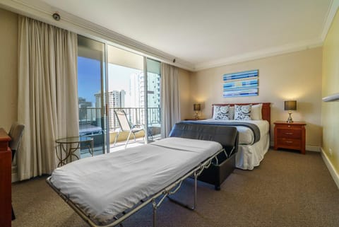 Studio Unit at the Royal Garden, in Waikiki ワイキキ・ロイヤルガーデン Apartment hotel in McCully-Moiliili