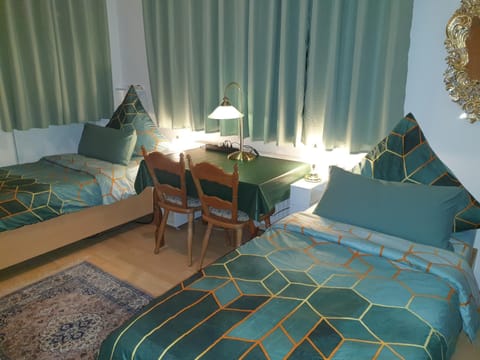 Zimmer Hohbuch mit Achalmblick Apartamento in Reutlingen