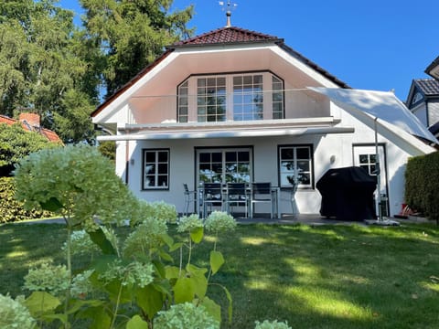 Property building, Day, BBQ facilities, Garden, Balcony/Terrace, Garden view, Sea view