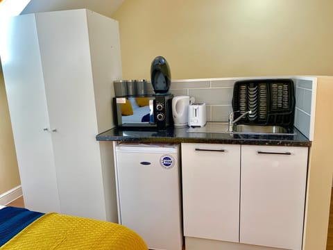 London Studio Apartments, Private Bathroom, Kitchenette, Parking, NP7 Apartment in Ilford