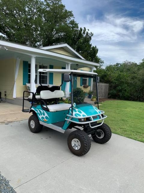 Downtown- Sunshine Cottage and Golf Cart Casa in Southport