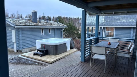 Villa Laakson Helmi 1 с камином, сауной, SPA, на берегу озера Villa in Finland