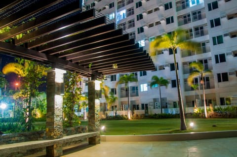 Staycation with pool access Condominio in Muntinlupa
