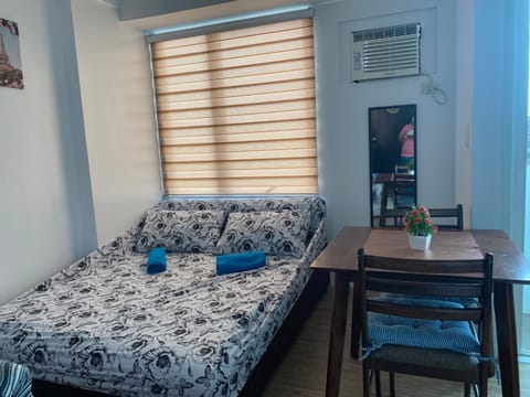 Staycation with pool access Condo in Muntinlupa