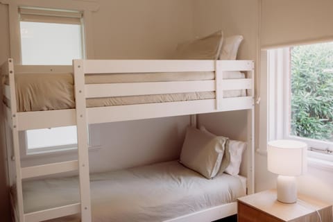 Bedroom, bunk bed