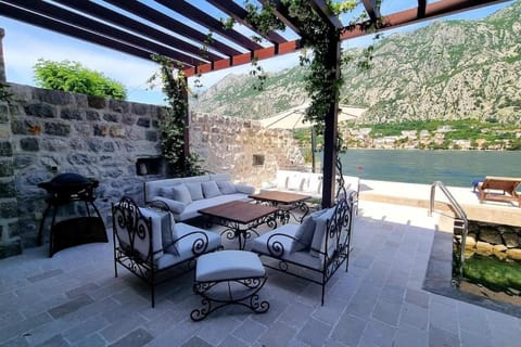 Patio, Day, Natural landscape, View (from property/room), Balcony/Terrace, Living room, Seating area, Dining area, Mountain view