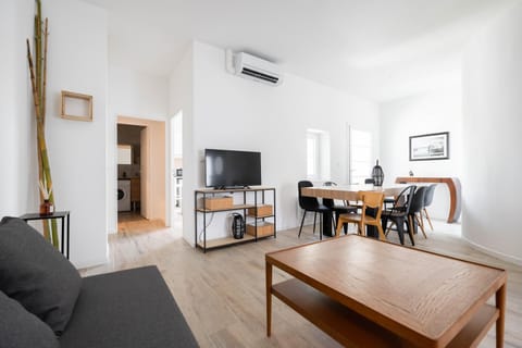 Le Complexe Concorde 3 appartements 16 pers Velodrome Terrasse Clim JO24 - MaisonMars Bed and Breakfast in Marseille