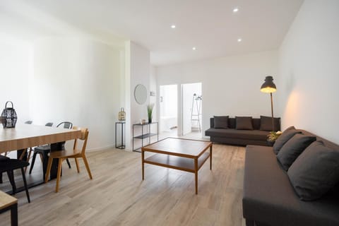 Le Complexe Concorde 3 appartements 16 pers Velodrome Terrasse Clim JO24 - MaisonMars Bed and Breakfast in Marseille
