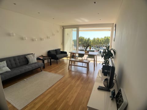 Carcavelos Nova University super location T2 Apartment in Carcavelos