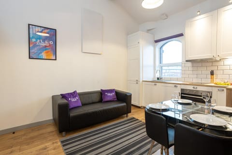 Pillo Rooms Serviced Apartments - Salford Apartment in Salford