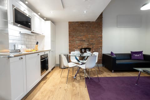 Pillo Rooms Serviced Apartments - Salford Apartment in Salford