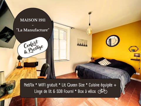 Property building, Bed, TV and multimedia, Photo of the whole room, Bedroom, locker, wardrobe