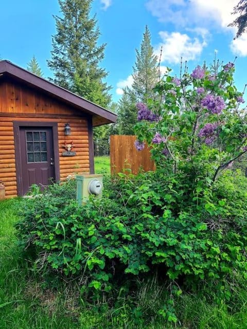 KM Ranch Hideaway Cabin House in Whitefish