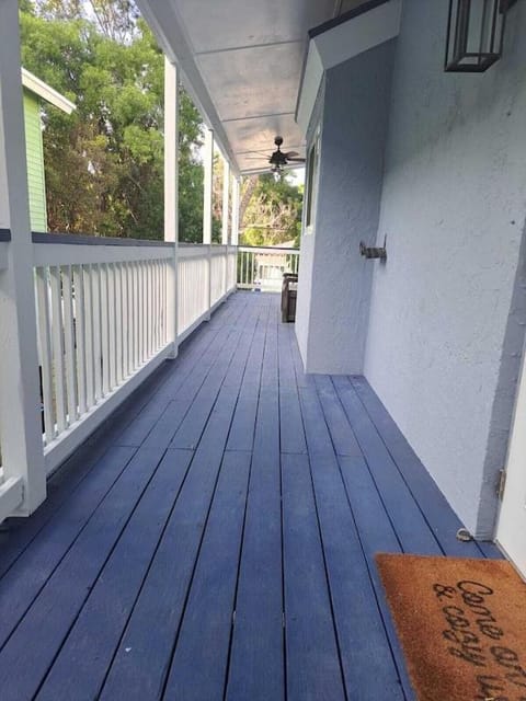 KL Retreat 6BR-4BTH with Jacuzzi and family room! House in Key Largo