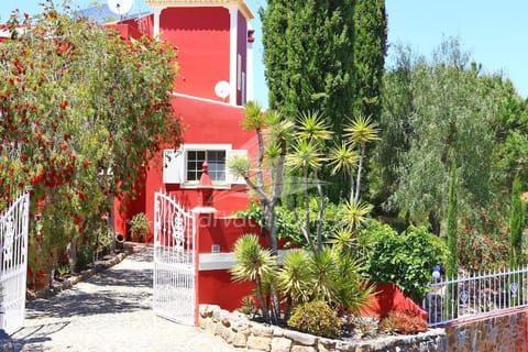 Vivenda Cascata House in Porches