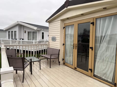 Property building, Day, View (from property/room), Balcony/Terrace, Dining area