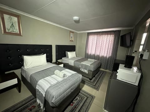 The Hide in Roodepoort Bed and Breakfast in Roodepoort