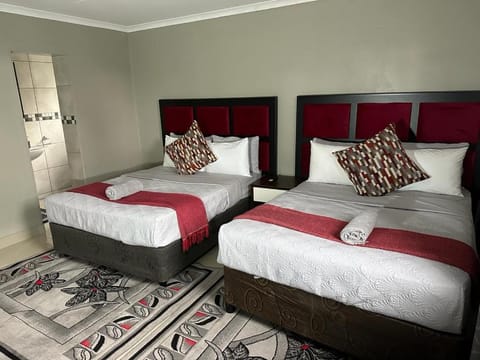 The Hide in Roodepoort Bed and Breakfast in Roodepoort