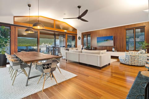 23 The Cove - Whitsunday Waterfront Living House in Airlie Beach