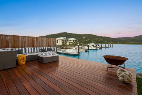 23 The Cove - Whitsunday Waterfront Living House in Airlie Beach