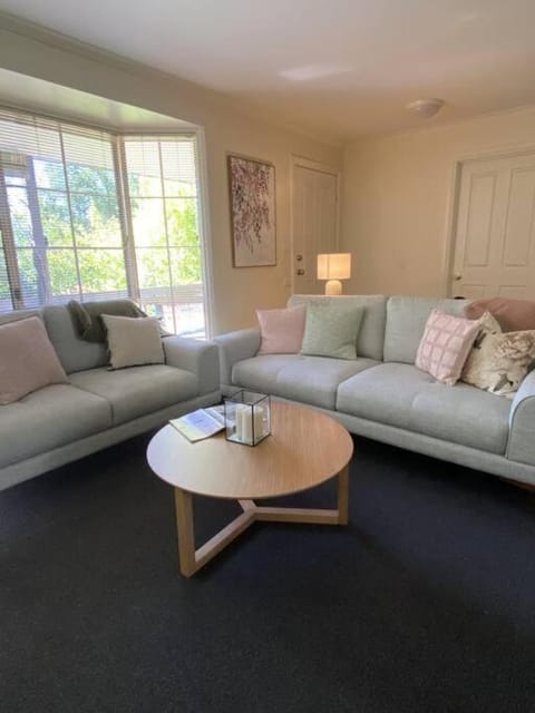 Yarra House - Comfortable 3 bedroom home close to everything! Casa in Healesville