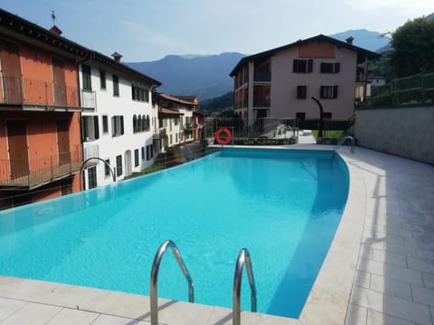 Property building, Day, Pool view, Swimming pool