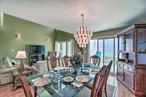 Oceanfront Atlantic Beach Escape with Balconies House in Atlantic Beach