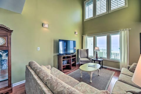 Oceanfront Atlantic Beach Escape with Balconies House in Atlantic Beach