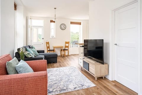 Spacious 2 Bedroom House With Stunning Views Casa in Bath
