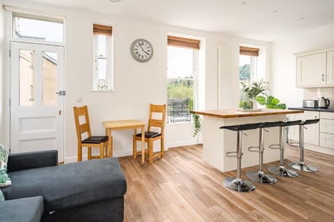 Spacious 2 Bedroom House With Stunning Views House in Bath