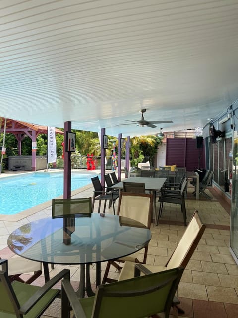 Maison d'une chambre avec piscine partagee spa et jardin clos a Fort de France a 9 km de la plage House in Fort-de-France