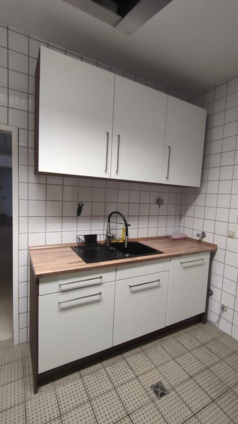 Kitchen or kitchenette, stove, Internal: Not applicable to any particular room